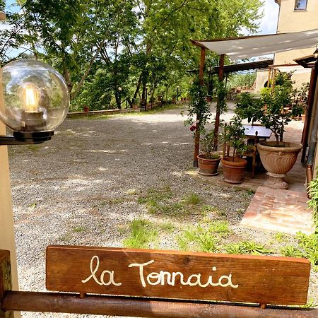 La Tonnaia Apartment Lari Екстериор снимка
