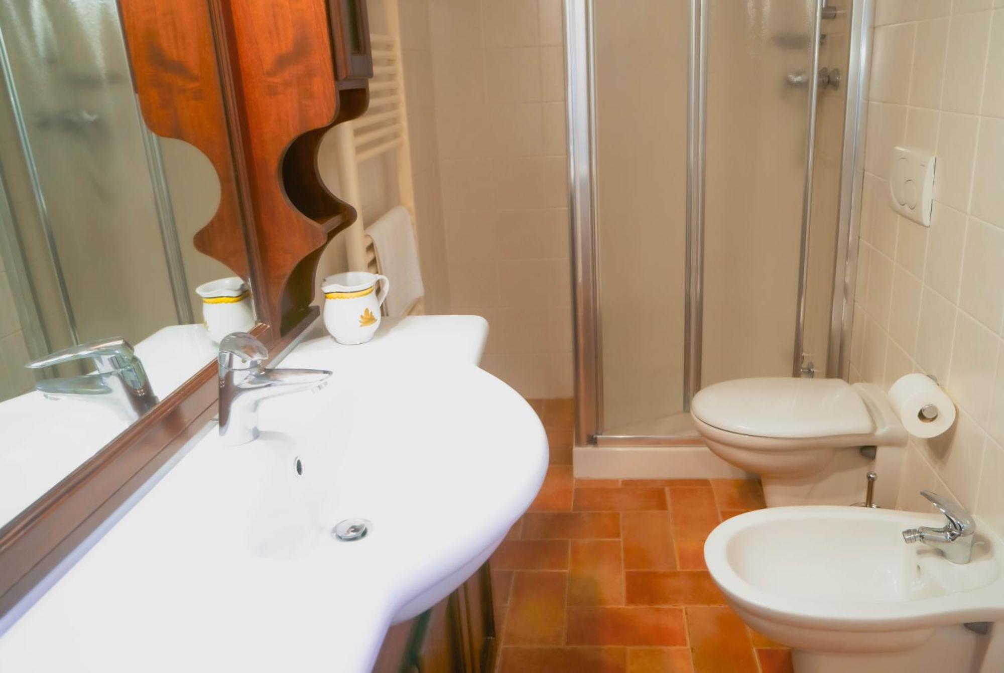 La Tonnaia Apartment Lari Екстериор снимка