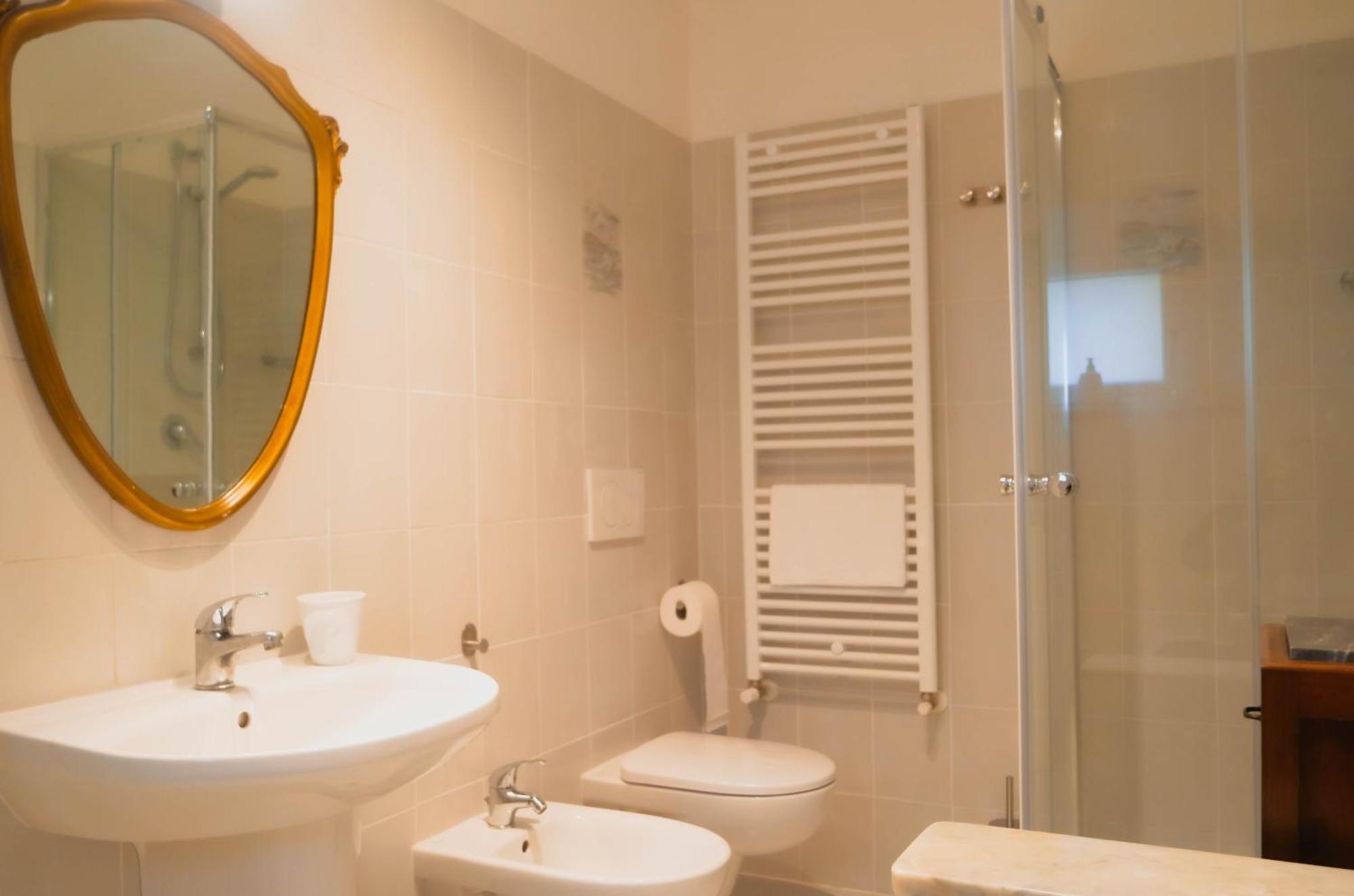 La Tonnaia Apartment Lari Екстериор снимка
