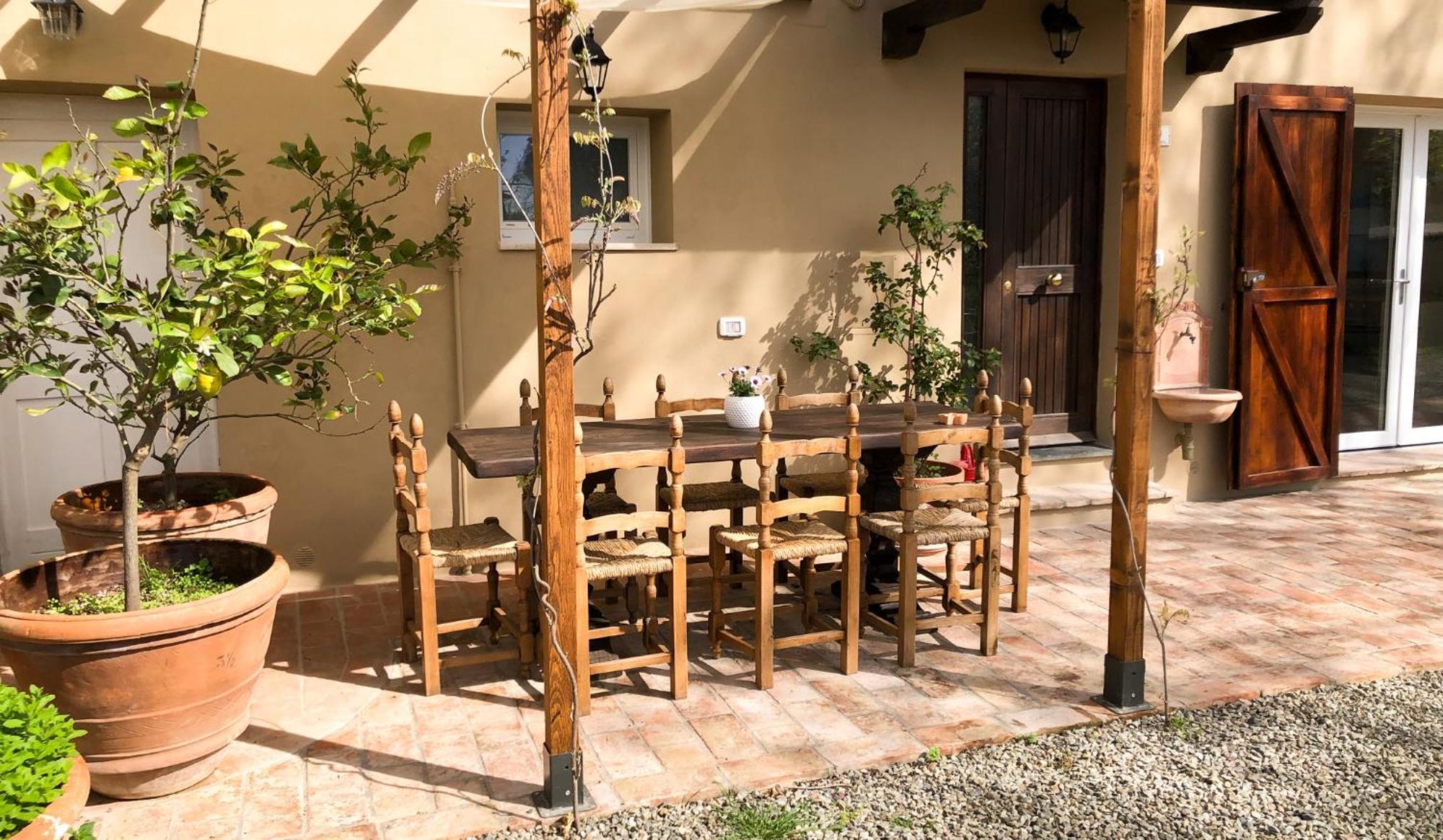 La Tonnaia Apartment Lari Екстериор снимка
