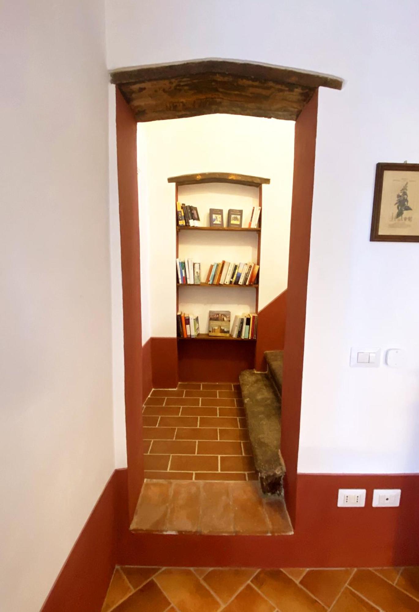La Tonnaia Apartment Lari Екстериор снимка