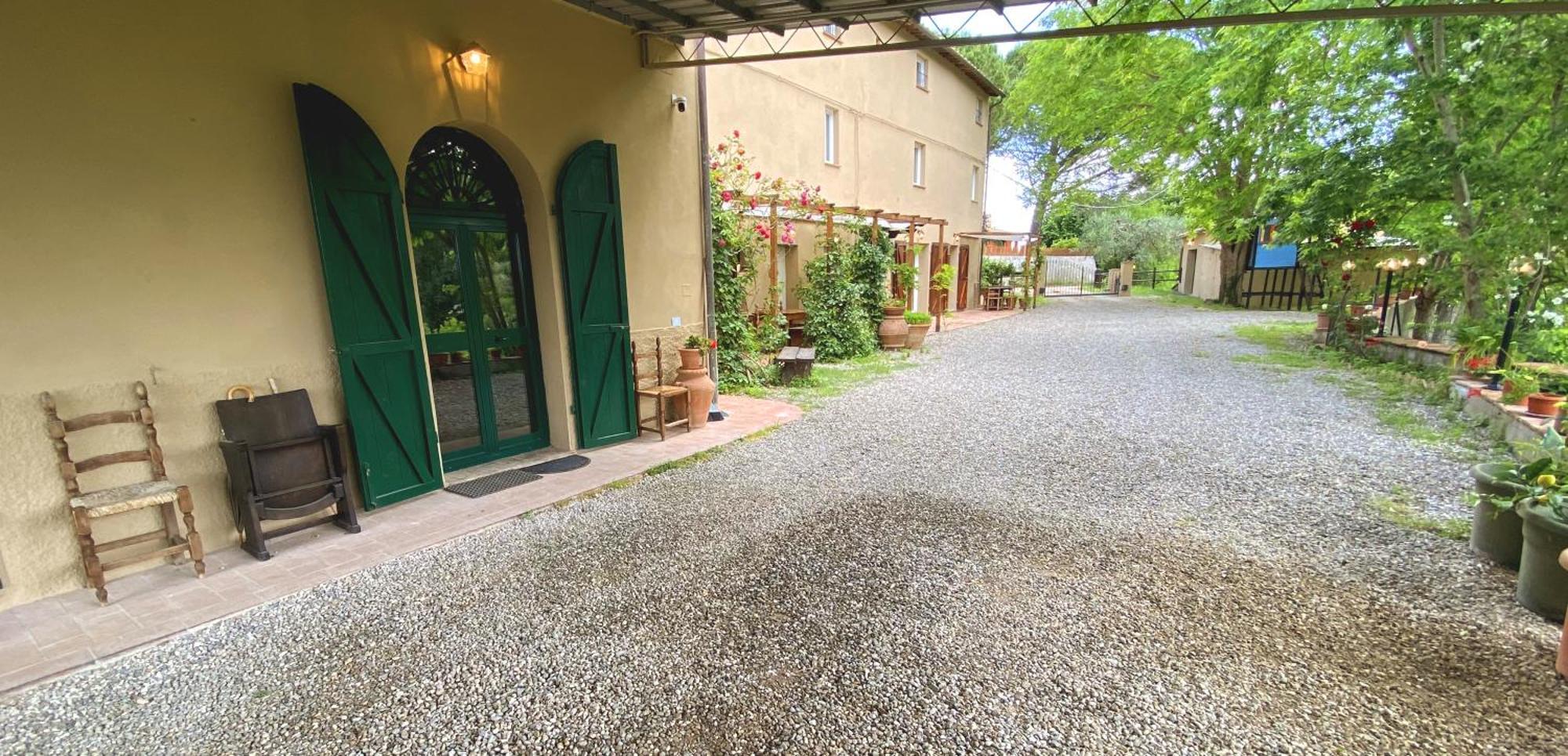 La Tonnaia Apartment Lari Екстериор снимка