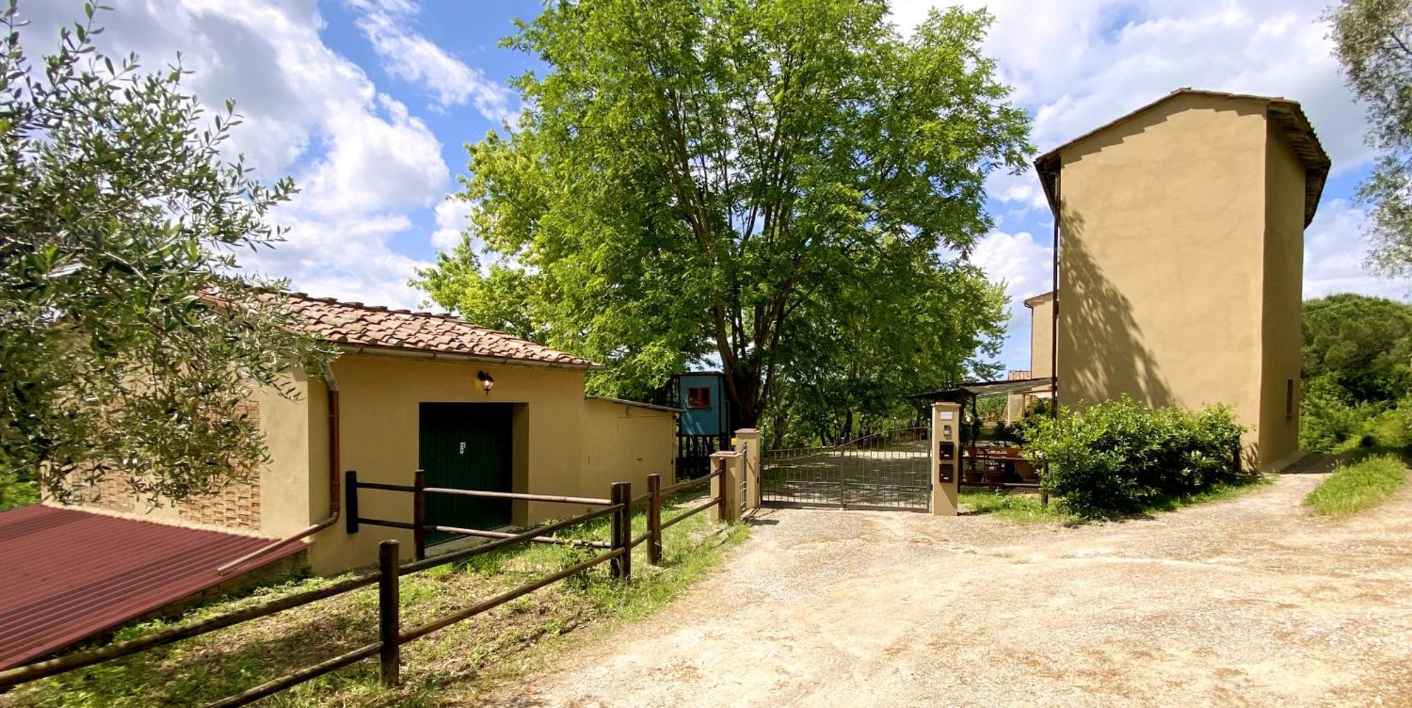 La Tonnaia Apartment Lari Екстериор снимка