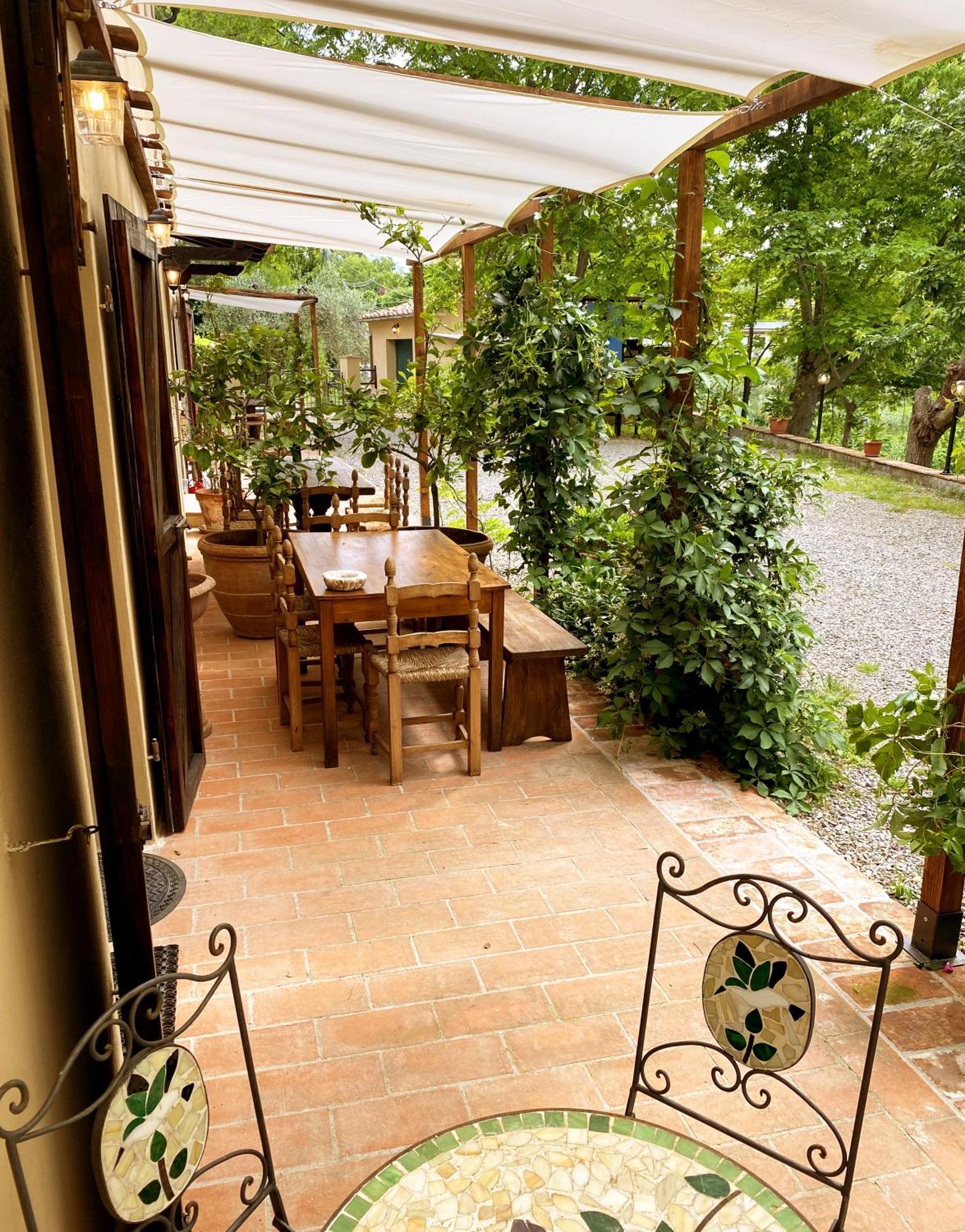 La Tonnaia Apartment Lari Екстериор снимка